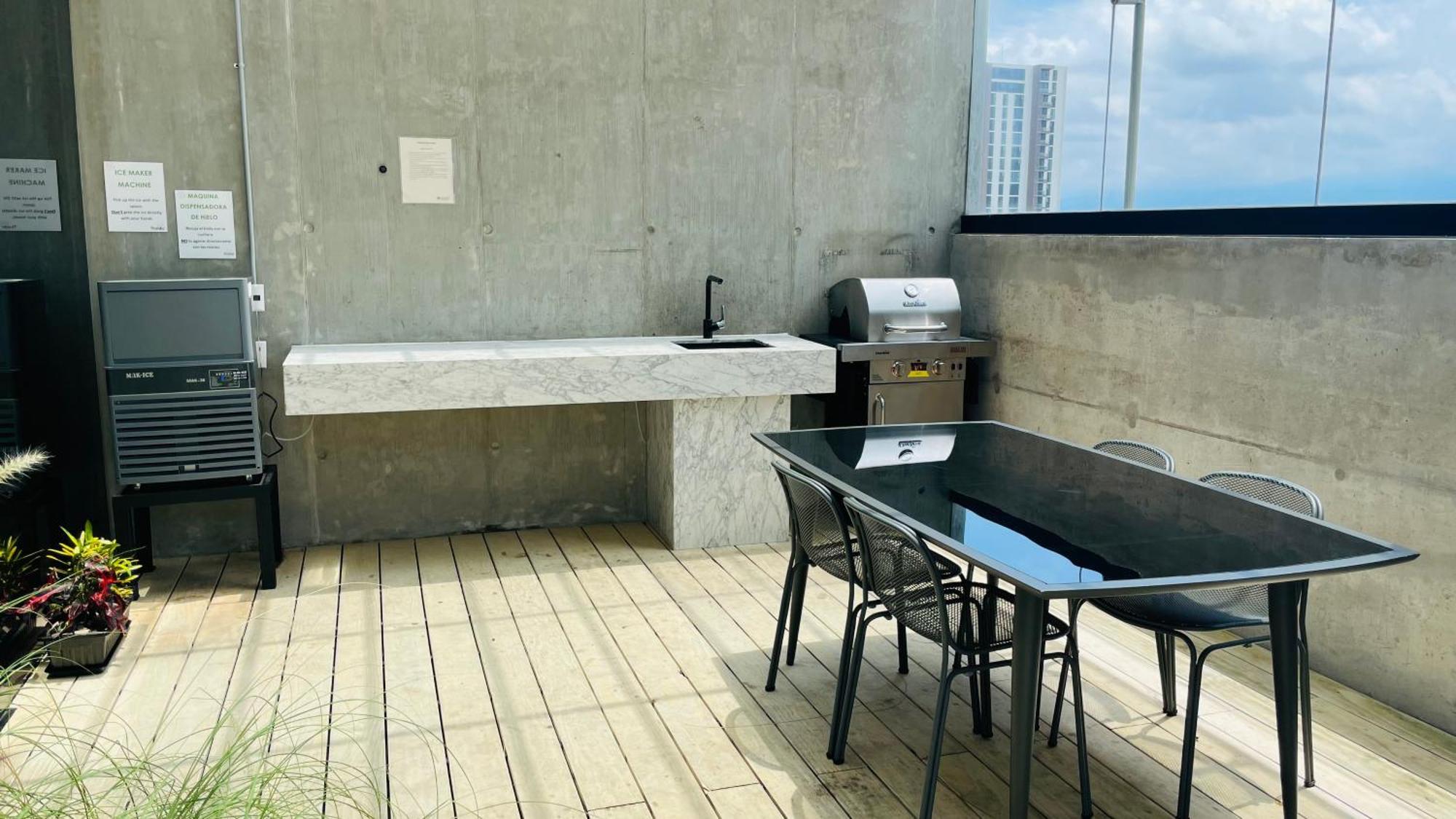 Cozy Apartment With Terrace, Sj Cosmopolitan Tower #402 San Jose  Exterior photo